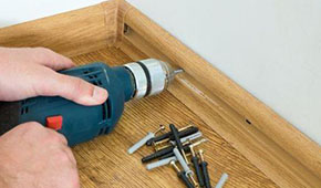 установка плинтуса